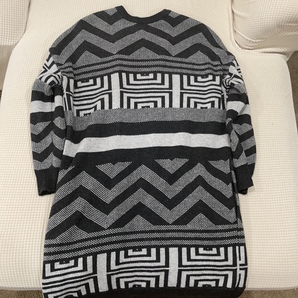 Beautiful cardigan - Picture 3 of 3